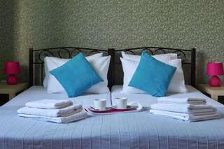 Гостевой дом Апарт-отель Home Краснодар Стандартный номер с 2 односпальными кроватями и диваном-4
