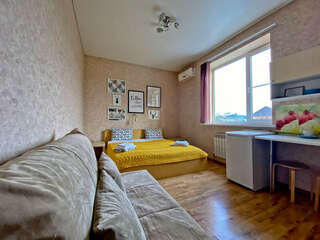 Гостевой дом Апарт-отель Home Краснодар #11 (Kingsize Bed + 2х спальный диван)-1