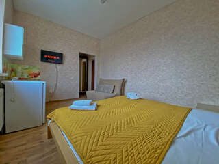 Гостевой дом Апарт-отель Home Краснодар #11 (Kingsize Bed + 2х спальный диван)-2