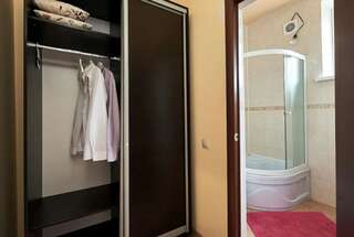 Гостевой дом Апарт-отель Home Краснодар #11 (Kingsize Bed + 2х спальный диван)-6